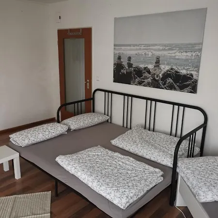 Central Studio Mit Balkon